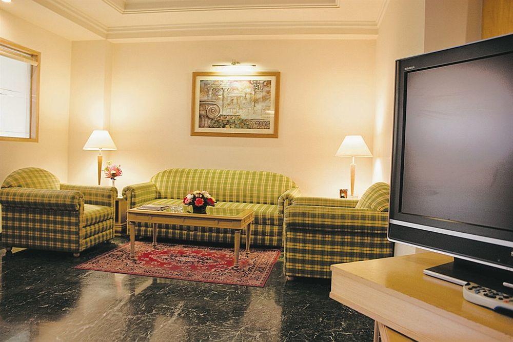 Savoy Suites Noida Exteriér fotografie