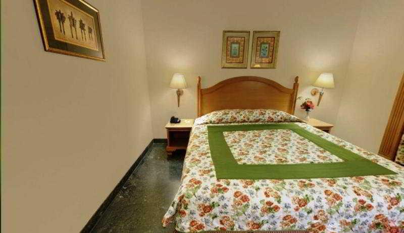 Savoy Suites Noida Pokoj fotografie