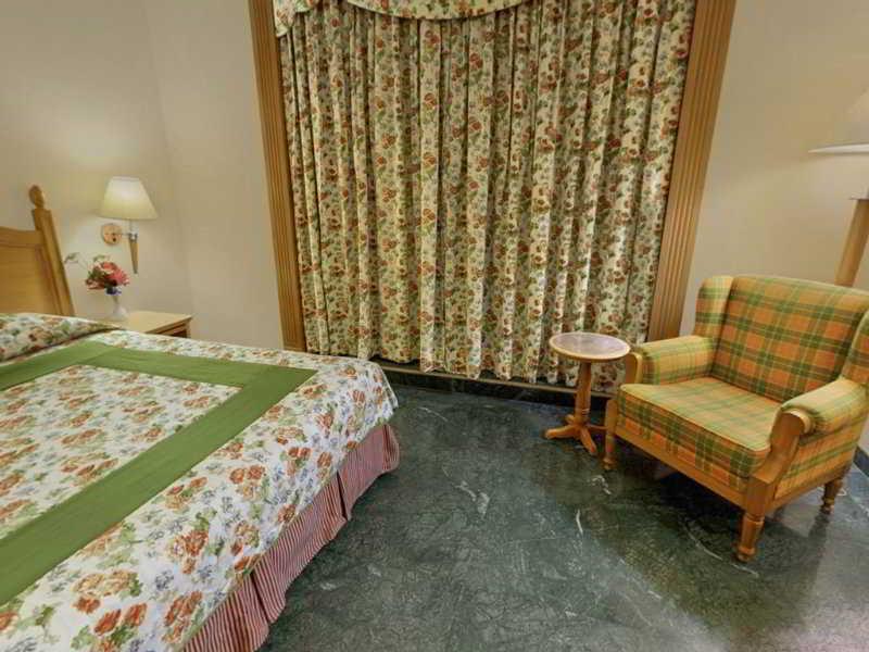 Savoy Suites Noida Pokoj fotografie