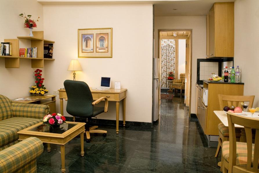 Savoy Suites Noida Pokoj fotografie
