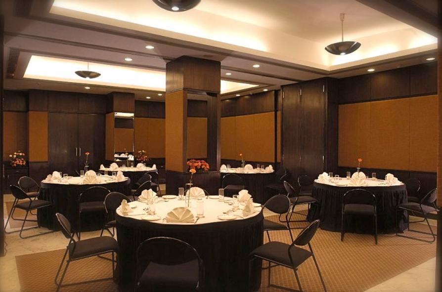 Savoy Suites Noida Restaurace fotografie
